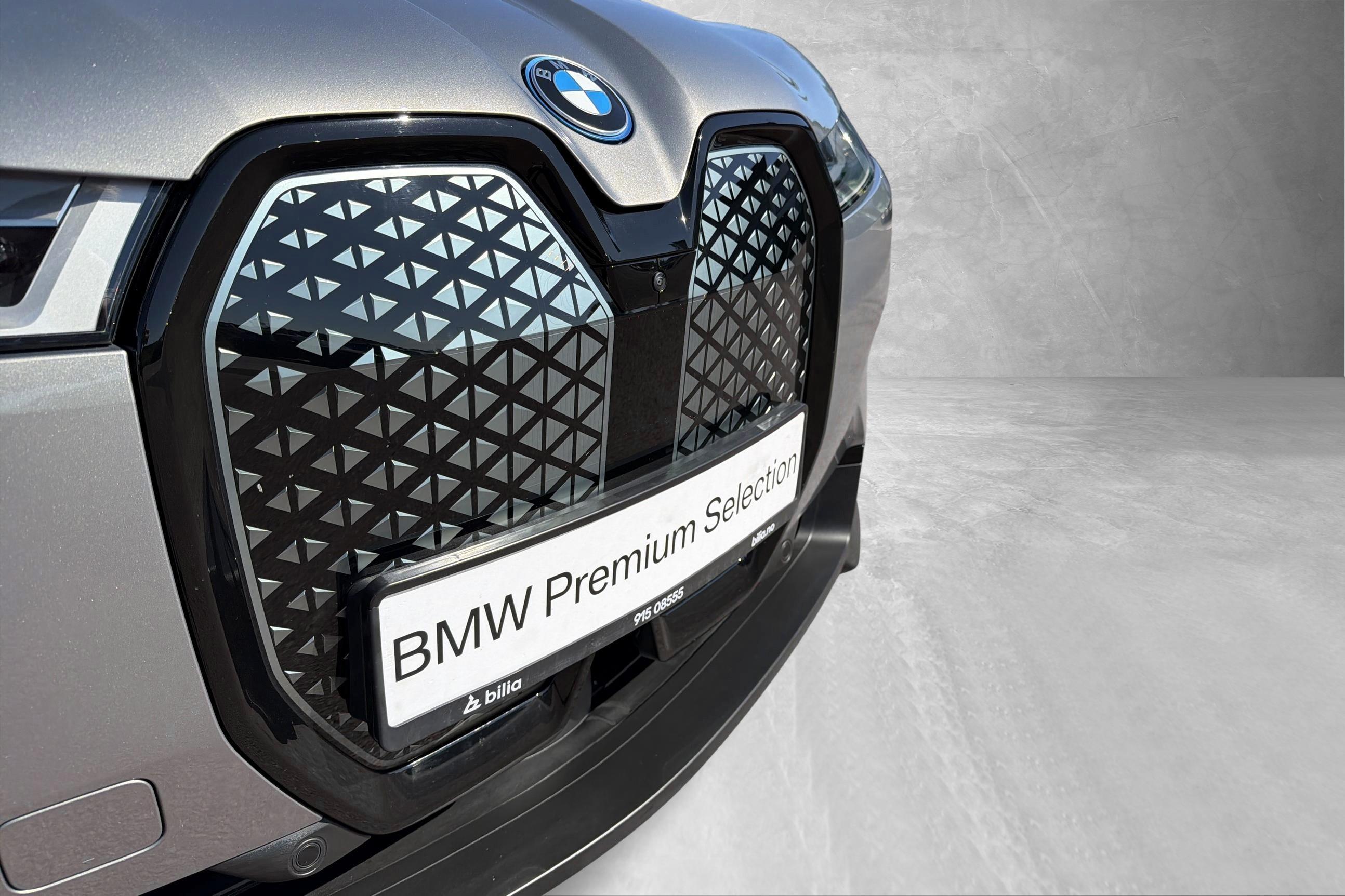 BMW iX xDrive40, 326ps, 2023
