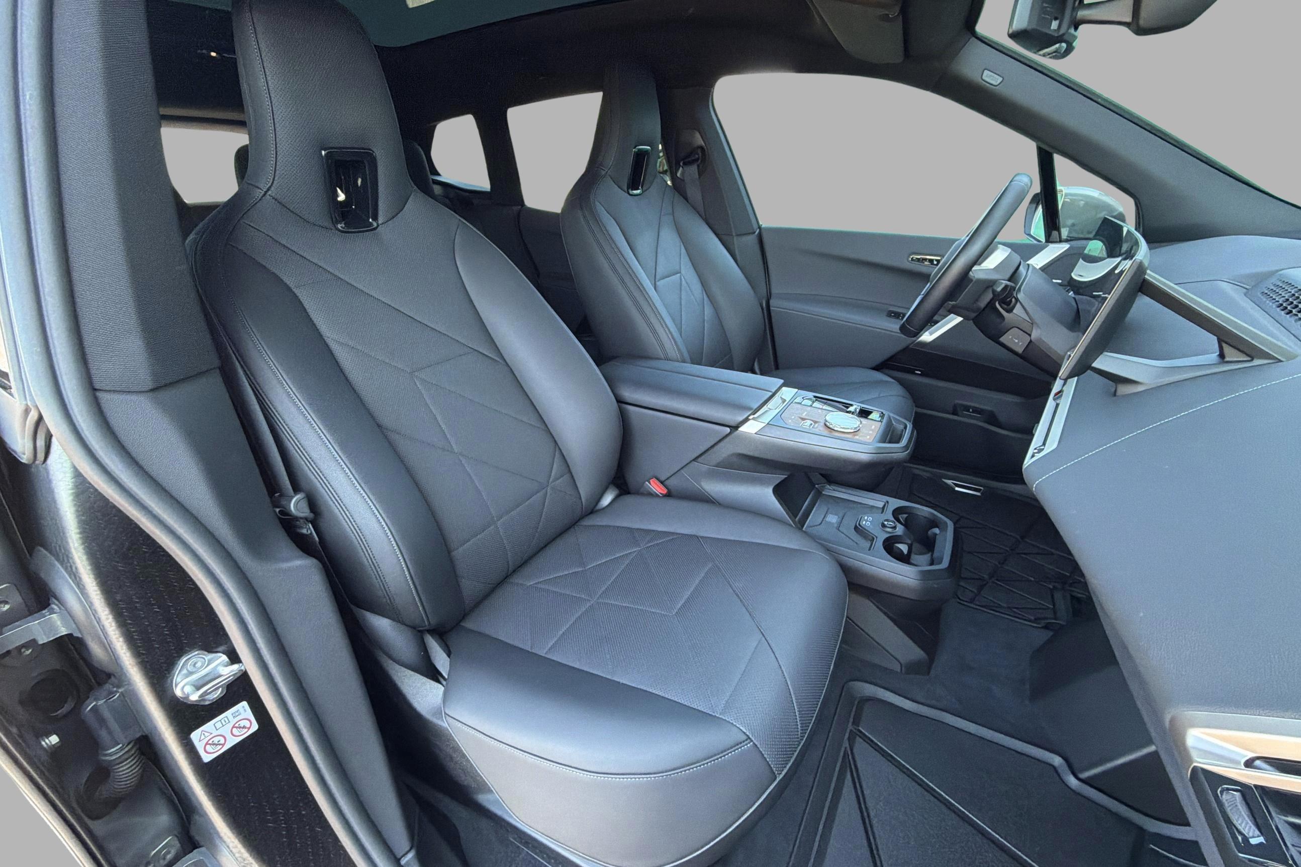 BMW iX xDrive40, 326ps, 2023
